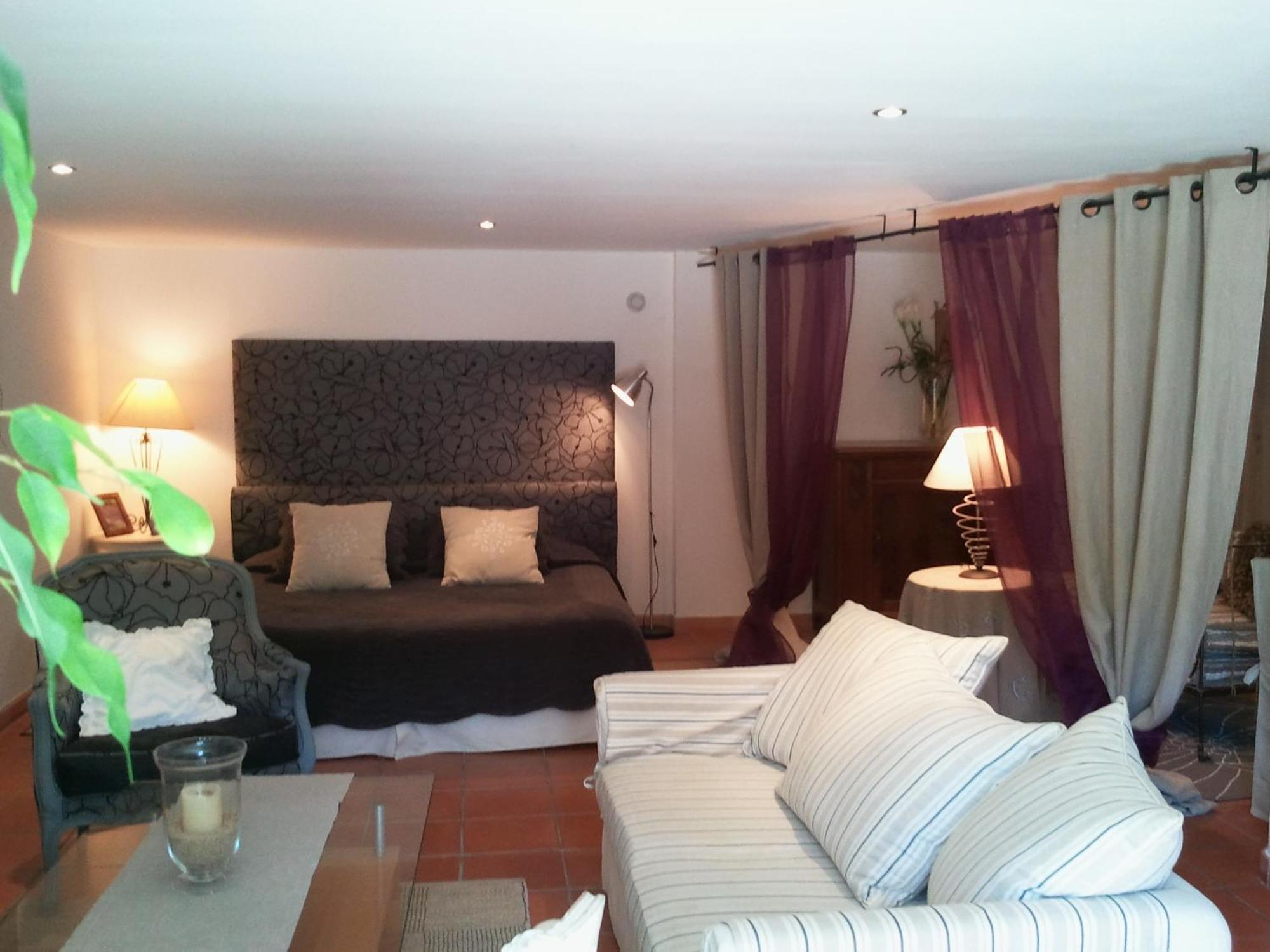 Les Chambres D'Hotes De La Ferrage La Tour-d'Aigues Экстерьер фото