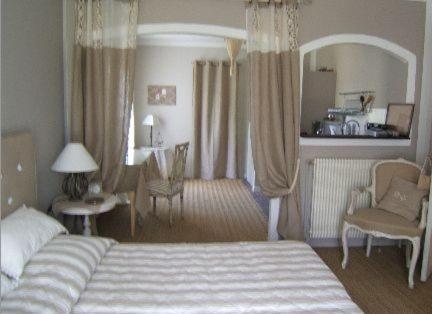 Les Chambres D'Hotes De La Ferrage La Tour-d'Aigues Экстерьер фото
